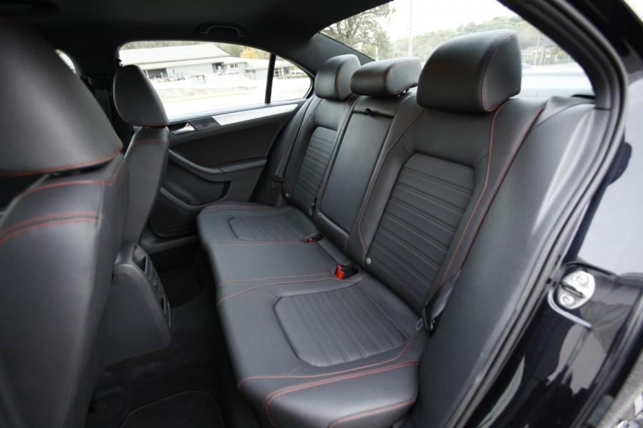  Volkswagen Jetta GLI Autobahn 2012 года  (фото 9 из 33)